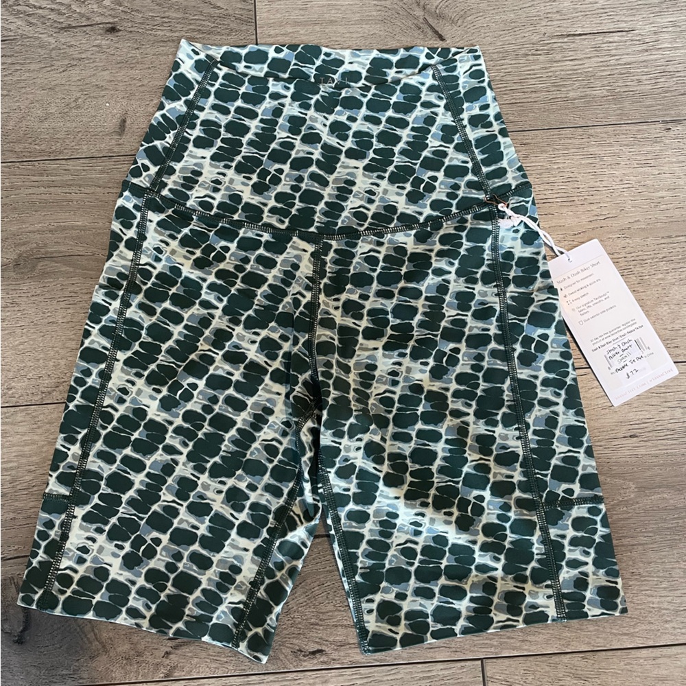 BNWT Tavi Stash & Dash Biker Short color:pebble tie dye size:XS & S - Picture 2 of 5